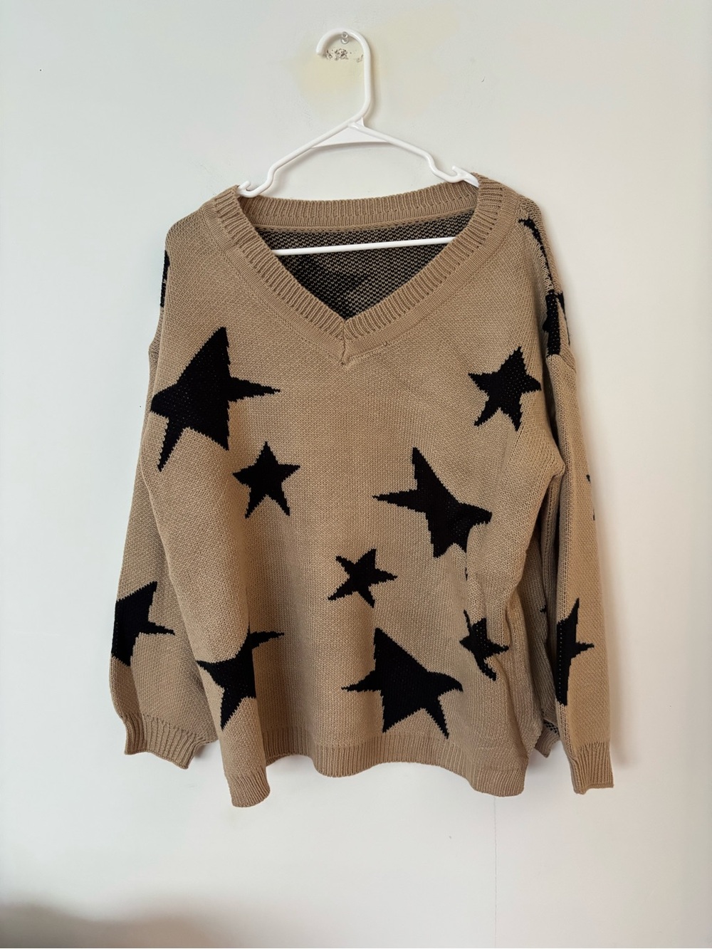 beige tan with black stars v neck oversized chunky knit sweater 🤎